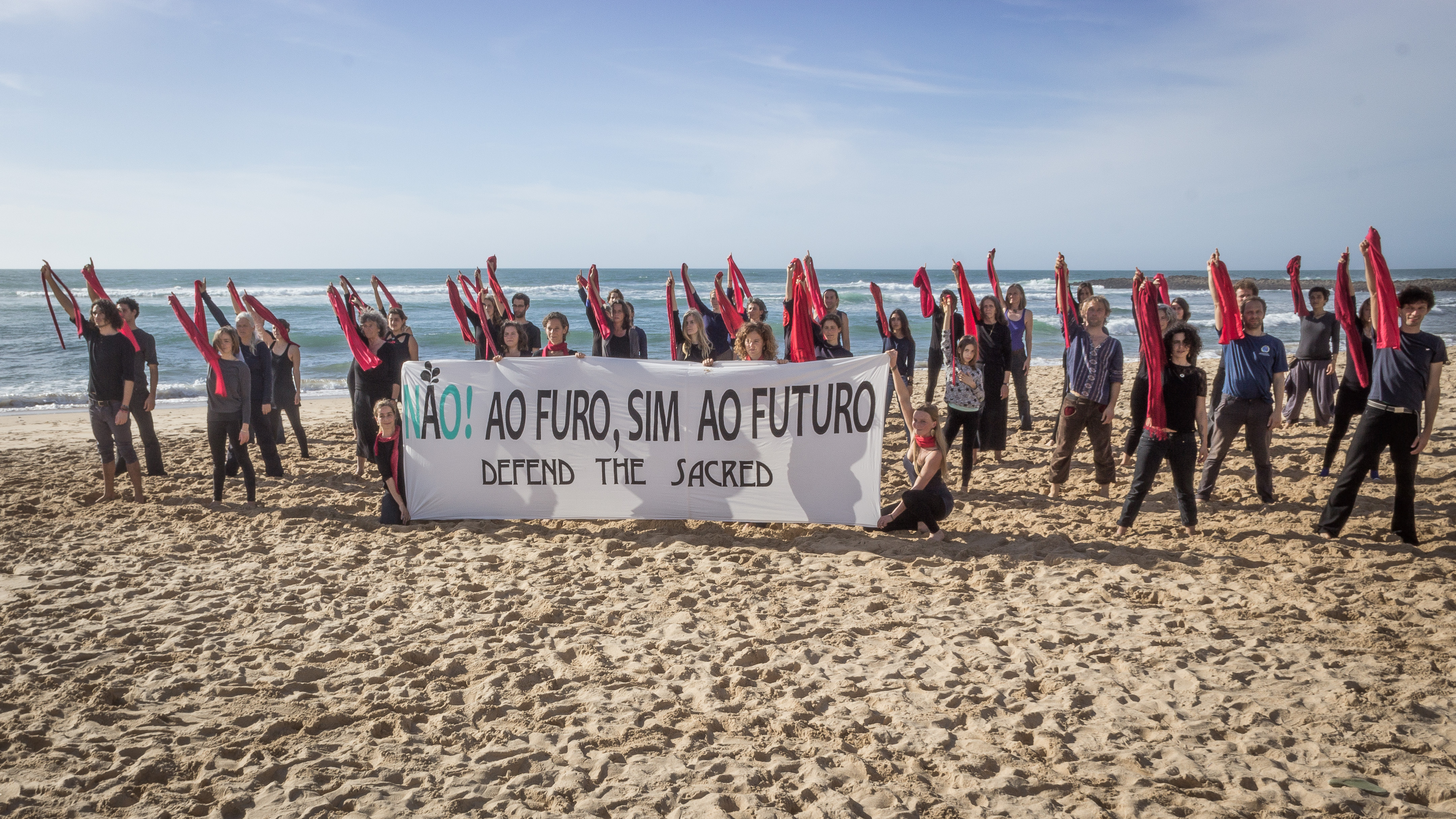 “No to drilling, yes to the future!” – Dance choreography near Vila Nova de Milfontes as part of One Billion Rising, February 14 2017